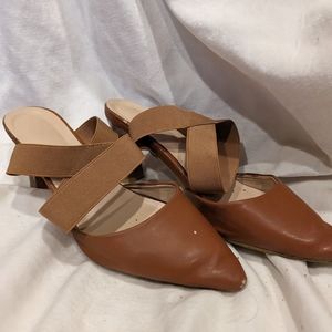 Women's Low Heeled Strappy Shoes